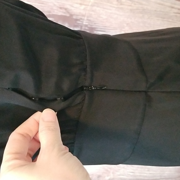 Banana Republic BR Silk Blend LBD Halter Neckline Dress - Picture 3 of 10